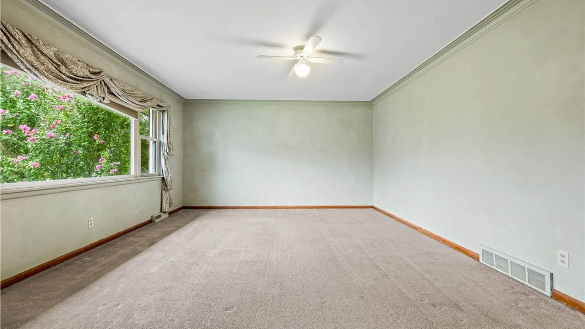 Property at 250 Rehm Road, Cheektowaga, NY 14043 15