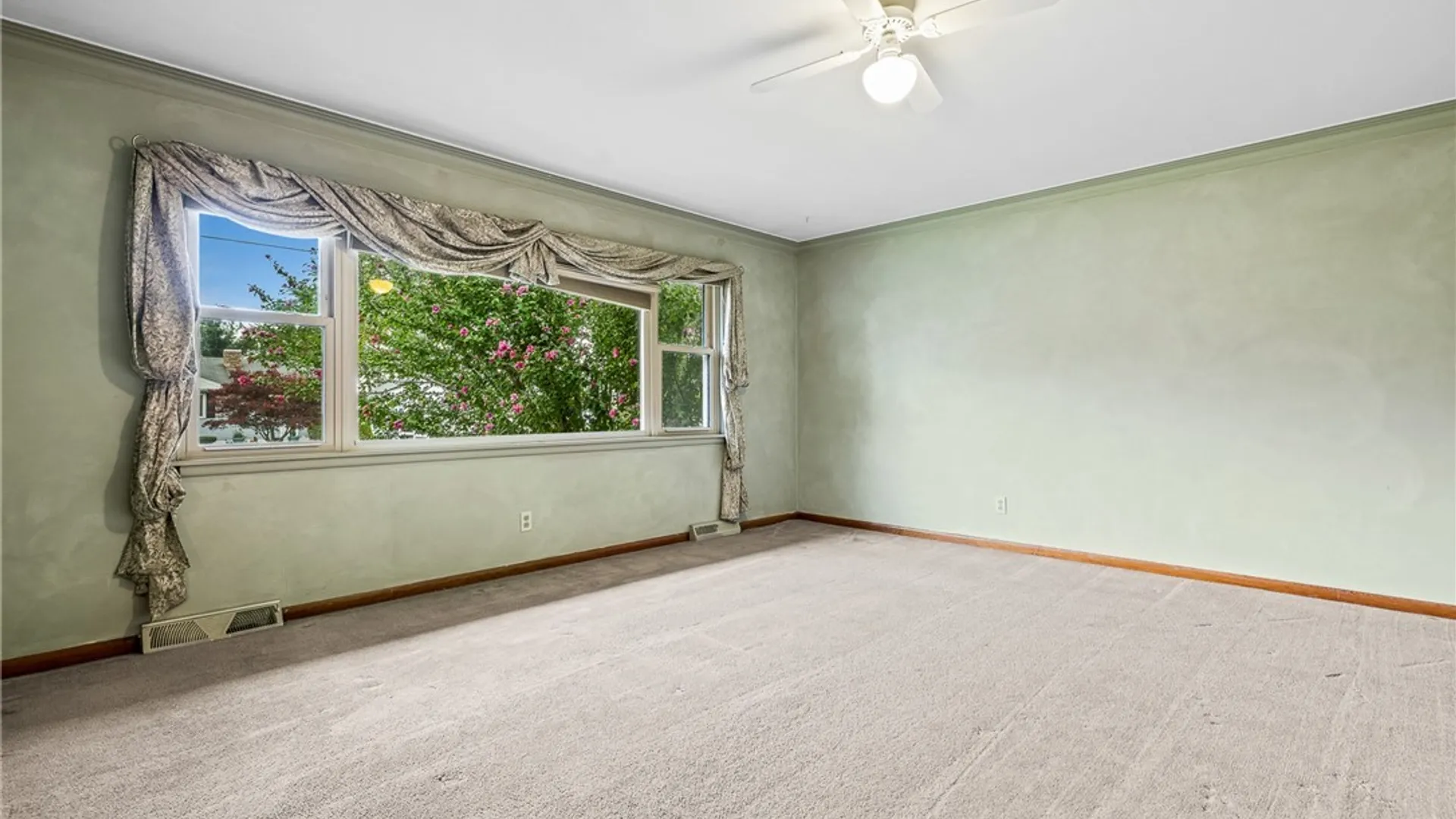Property at 250 Rehm Road, Cheektowaga, NY 14043 17