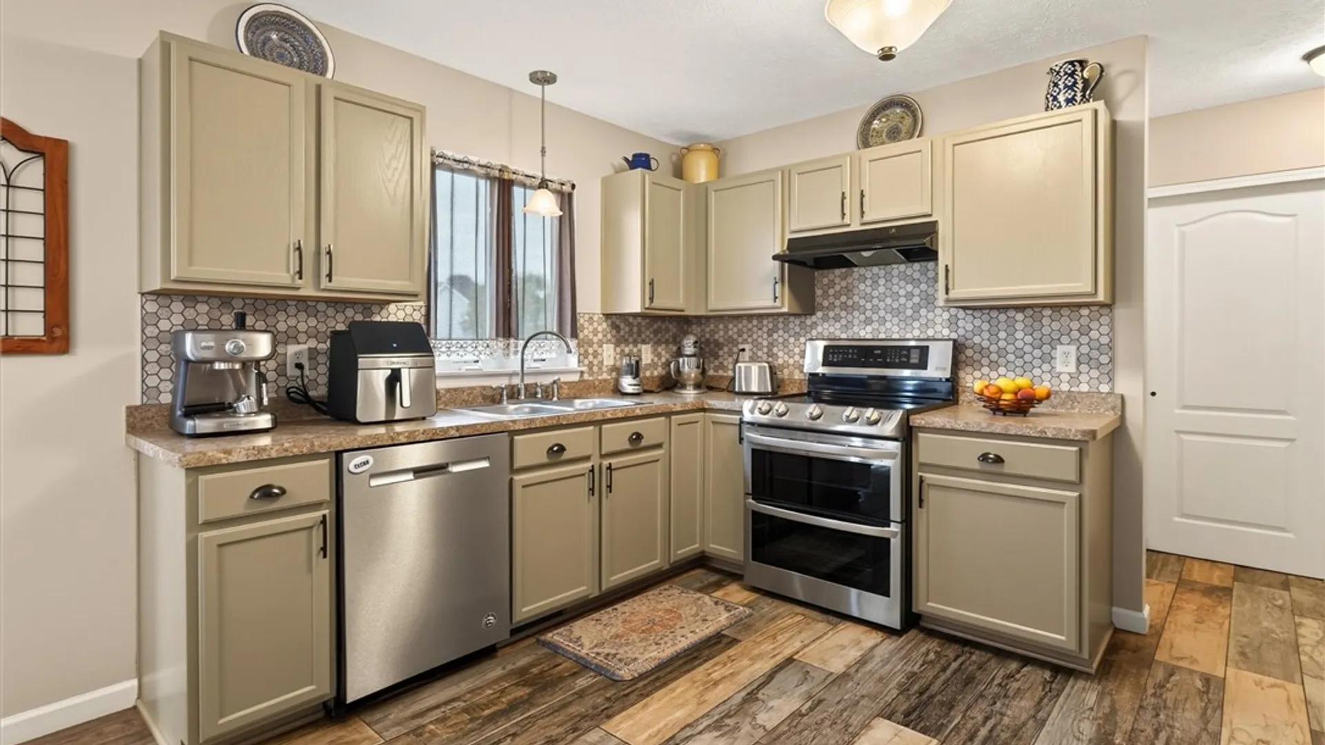 Property at 15 Aston Villa, Chili, NY 14514 29