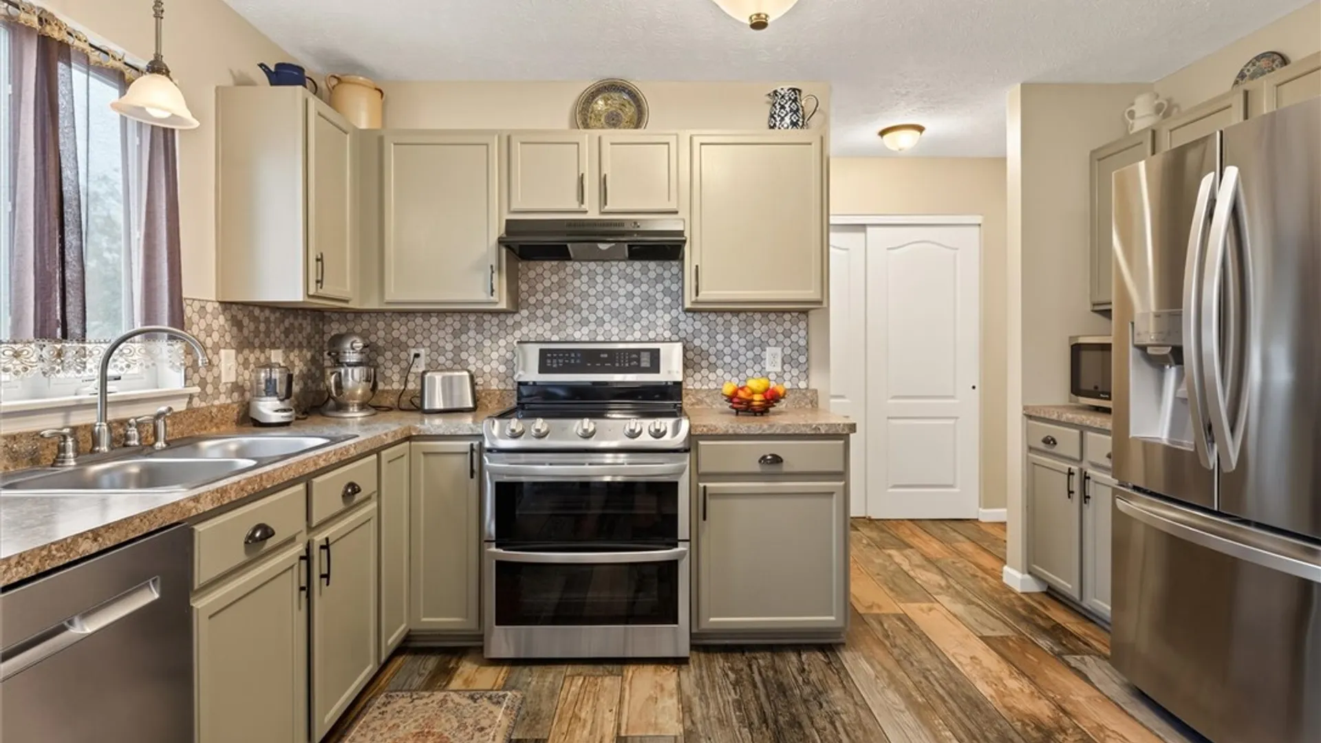 Property at 15 Aston Villa, Chili, NY 14514 30