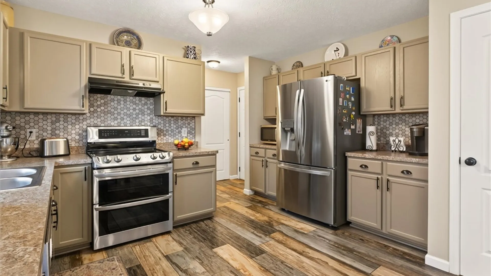 Property at 15 Aston Villa, Chili, NY 14514 31