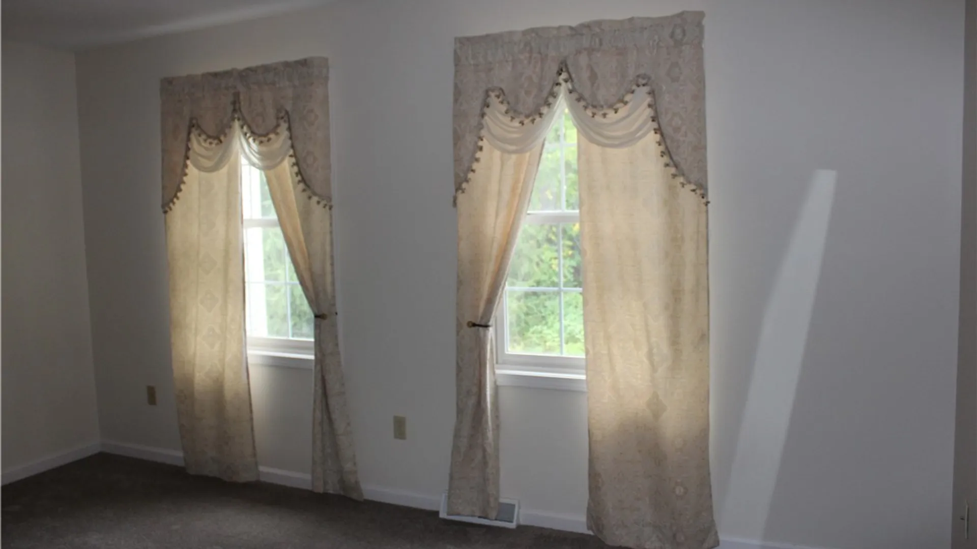 Property at 210 Springmoor Drive, Salina, NY 13088 10