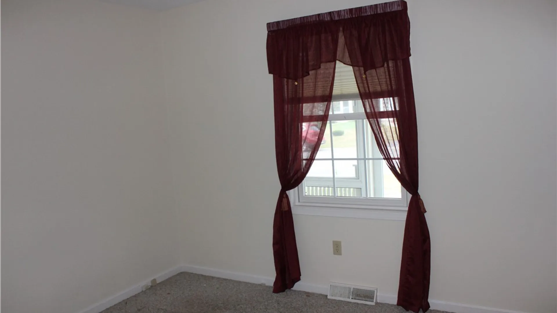 Property at 210 Springmoor Drive, Salina, NY 13088 15