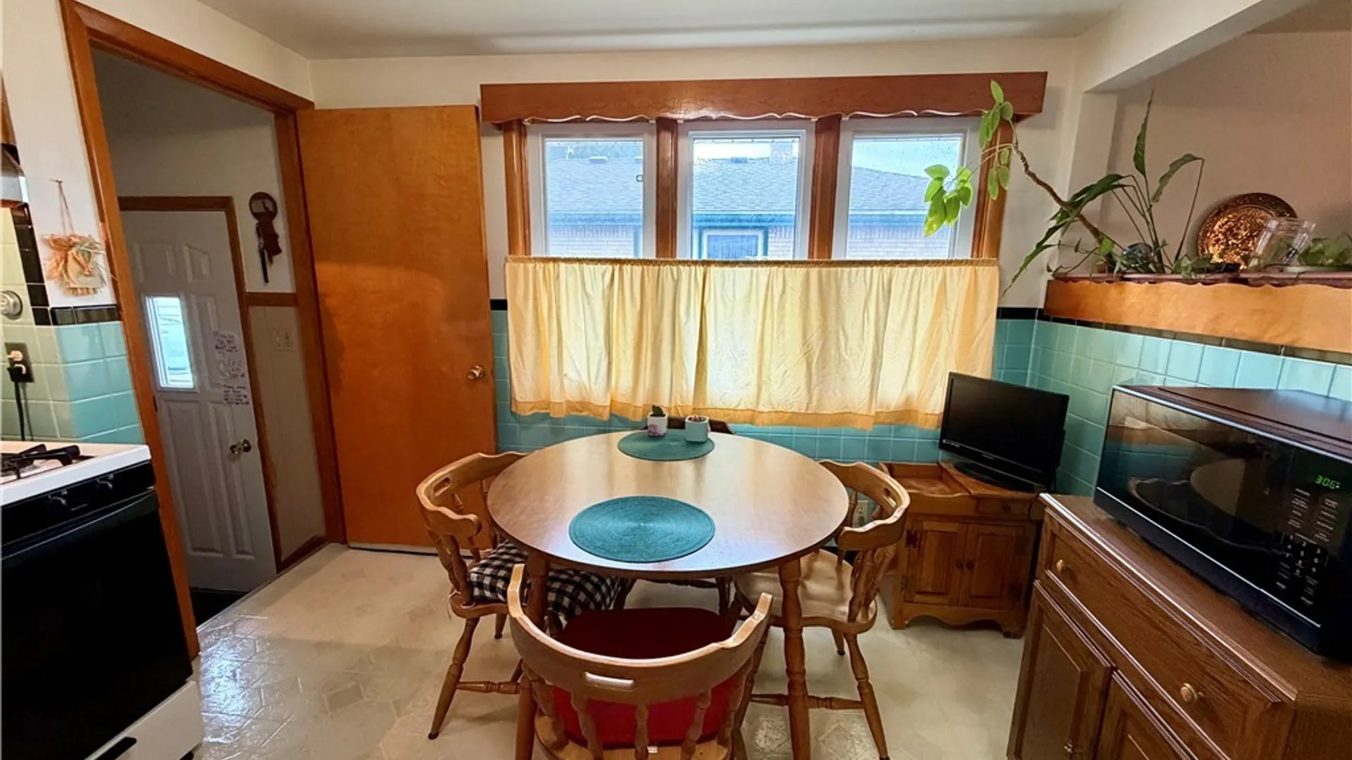 Property at 147 Maplegrove Ave, Tonawanda, NY 14150 14