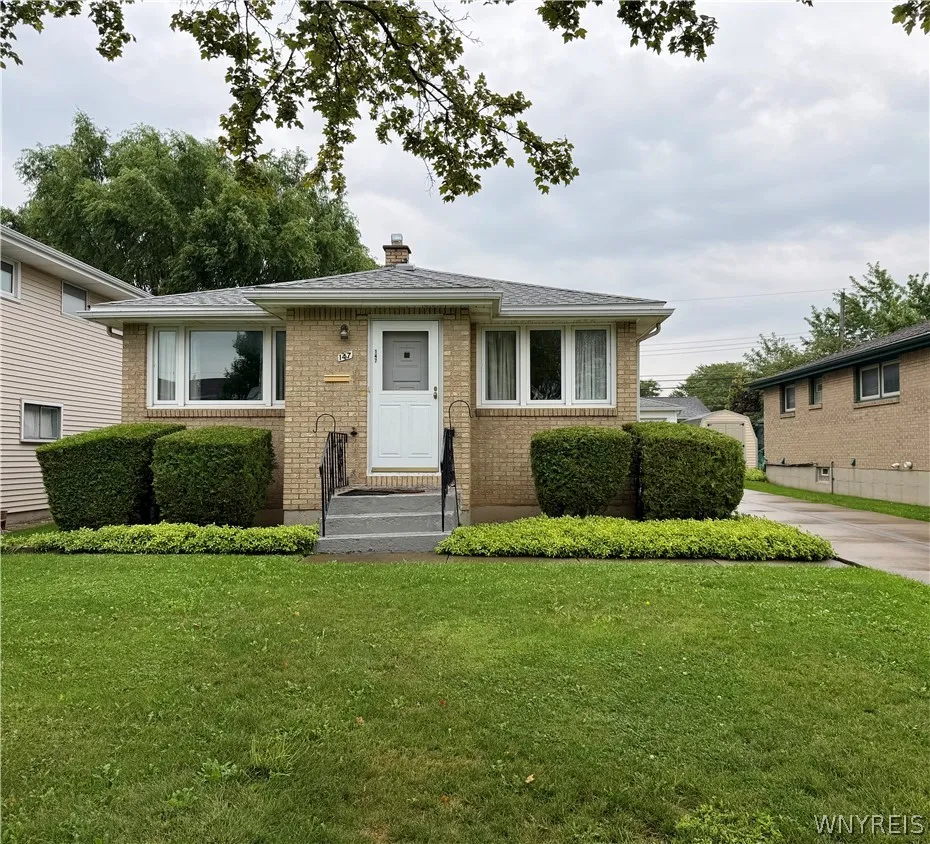 Property at 147 Maplegrove Ave, Tonawanda, NY 14150