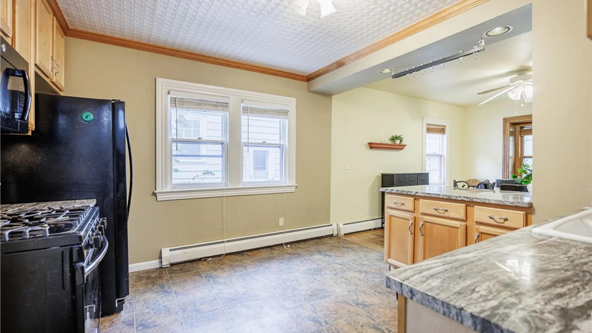 Property at 29 Highland Avenue, Rochester, NY 14620 15