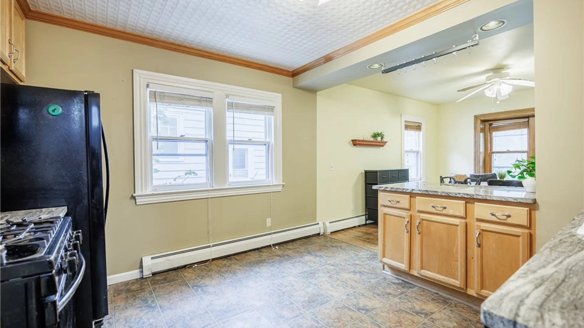 Property at 29 Highland Avenue, Rochester, NY 14620 16