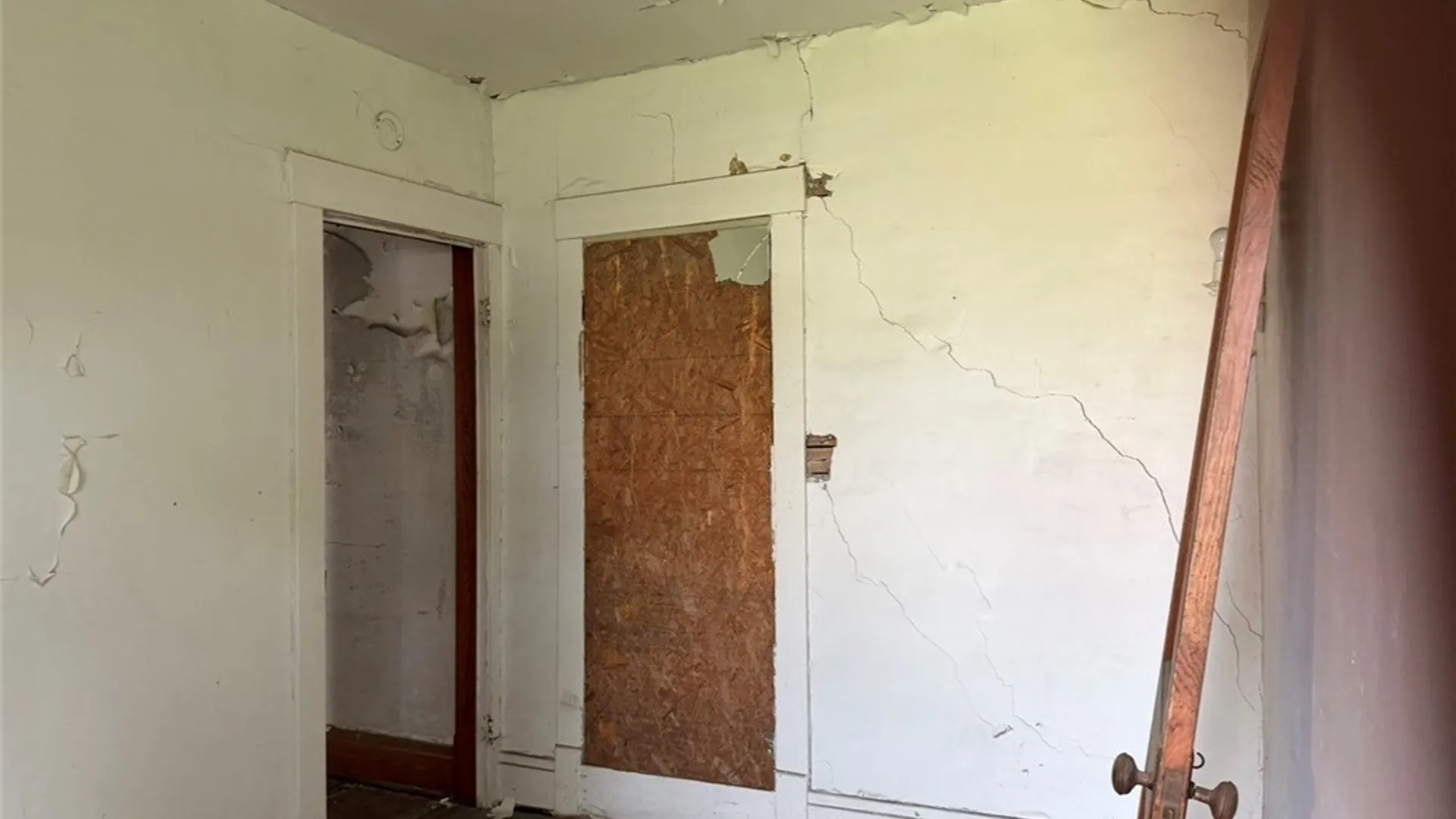 Property at 2075 S Park Avenue, Buffalo, NY 14220 24