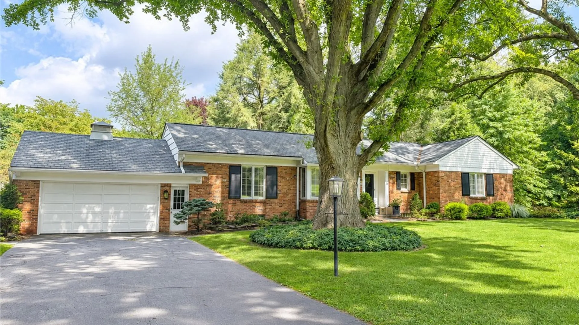 Property at 20 Briar Patch Road, Pittsford, NY 14618 3