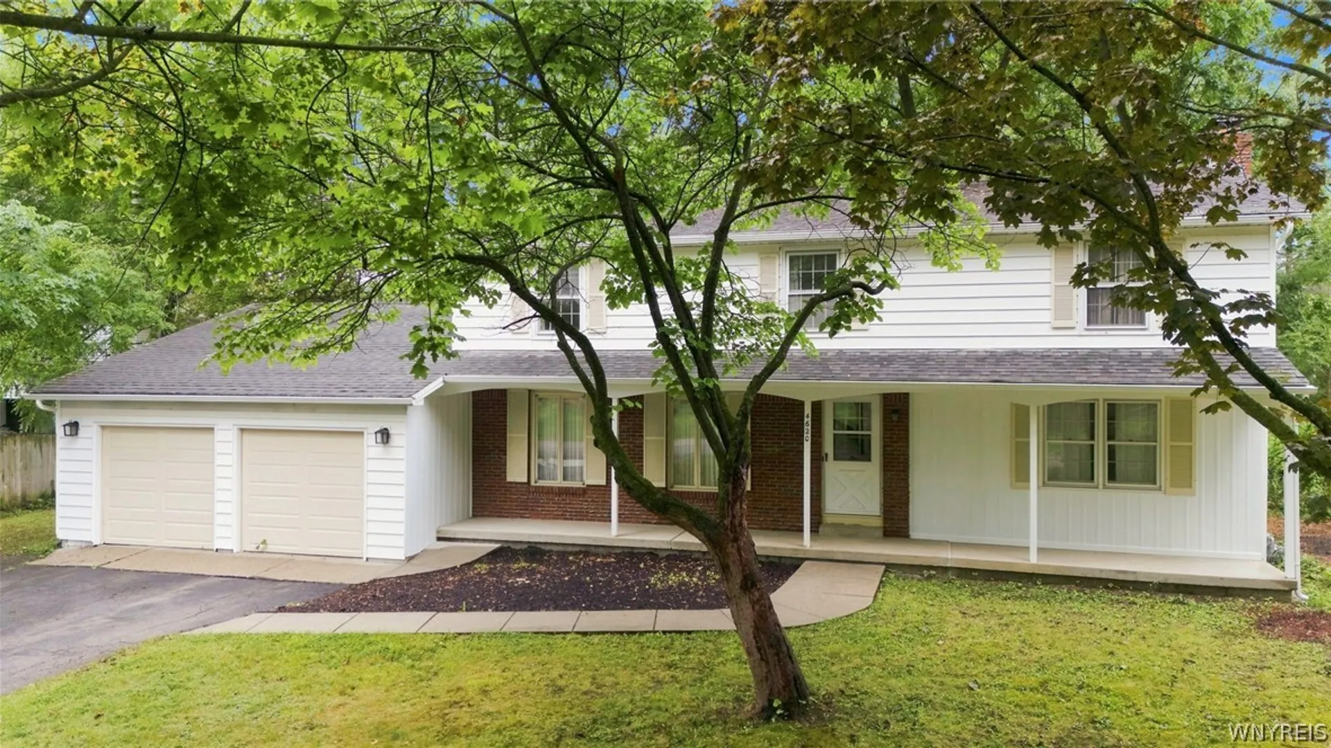 Property at 4620 Boncrest Drive, Clarence, NY 14221 3