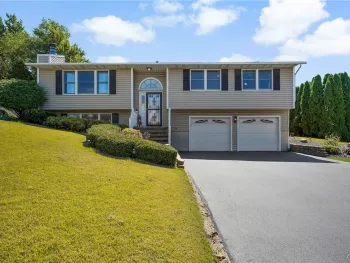 Property at 202 Chestnut Hill Drive, Salina, NY 13088
