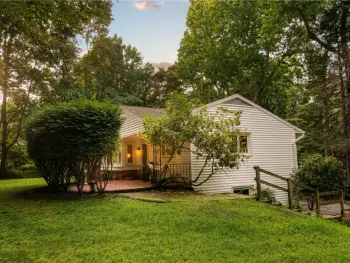 Property at 2 Red Fox Run, Perinton, NY 14534