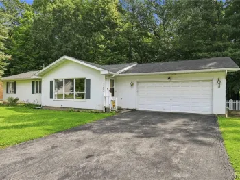Property at 7221 Laur Road, Niagara, NY 14304