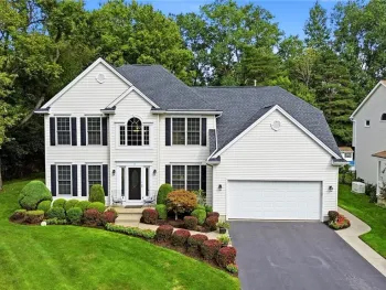 Property at 15 Brenridge Dr, Amherst, NY 14051