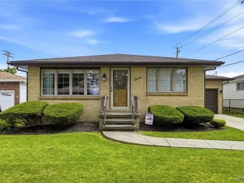 Property at 7 Penwood Drive, Cheektowaga, NY 14227