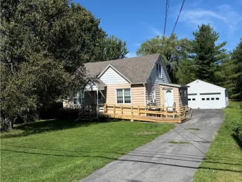 Property at 5617 State Route 31, Cicero, NY 13039
