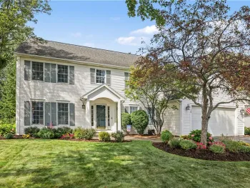 Property at 10 Anglewood Court, Perinton, NY 14450