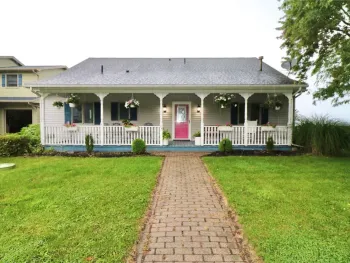 Property at 24 Zellweger Bch, Parma, NY 14468