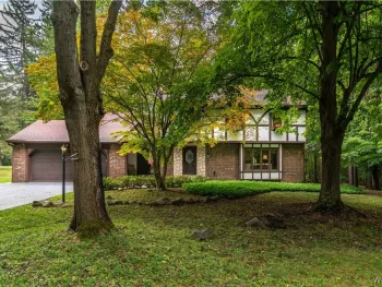 Property at 7 Greenwood Drive, Orchard Park, NY 14127