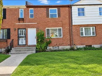 Property at 7 Bennett Village, Buffalo, NY 14214