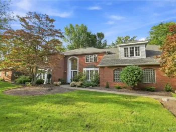 Property at 14 Stratford Court, Amherst, NY 14051