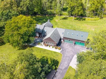 Property at 3 Graywood Lane, Pittsford, NY 14534