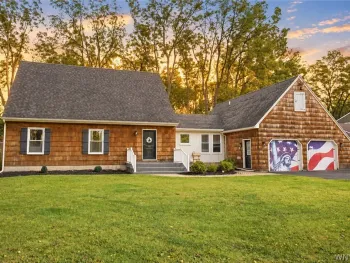 Property at 16 Orchard Dr, Leroy, NY 14482