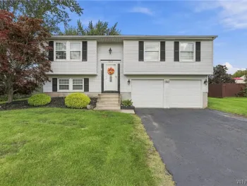 Property at 6593 Royal Parkway, Lockport Town, NY 14094