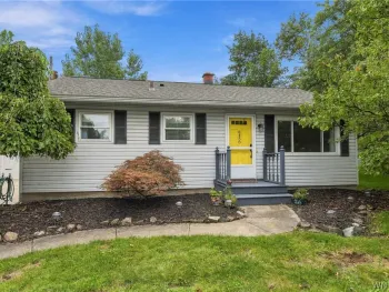 Property at 6458 Cloverleaf Drive, Lockport Town, NY 14094