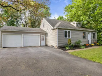 Property at 421 Bayside Drive, Webster, NY 14580