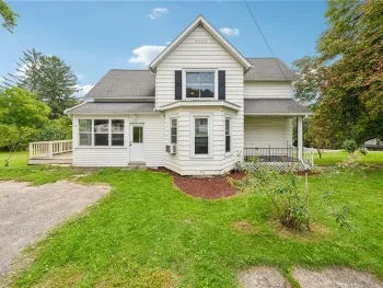 Property at 1033 W Buffalo Street, Warsaw, NY 14569