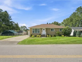 Property at 282 Iroquois Avenue, Lancaster, NY 14086