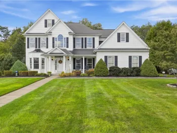 Property at 140 Norwood Lane, Orchard Park, NY 14127