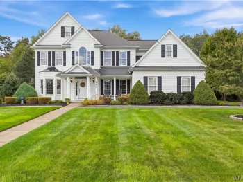 Property at 140 Norwood Lane, Orchard Park, NY 14127