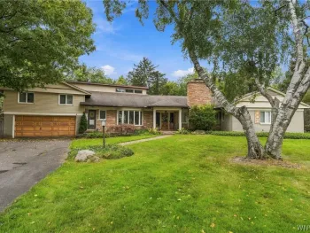 Property at 30 Brompton Circle, Amherst, NY 14221