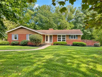 Property at 29 Rollingwood Dr, Perinton, NY 14534