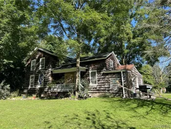Property at 9011 Mountain Road, Royalton, NY 14067