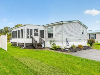 Property at 951 Cobblestone Court, Clarendon, NY 14470