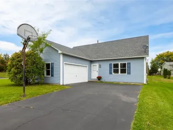 Property at 132 Grangerford Hts, Henrietta, NY 14586