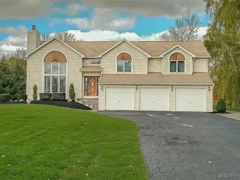 Property at 5507 Oakwood Drive, Pendleton, NY 14120