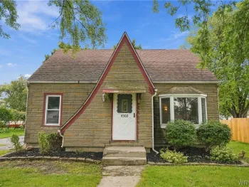 Property at 8508 Richmond Avenue, Niagara, NY 14304