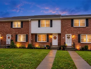 Property at 28 Wimbledon Lane, West Seneca, NY 14224