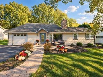 Property at 6 Lakeview Circle, Skaneateles, NY 13152