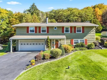 Property at 405 Oakridge Drive, Camillus, NY 13031