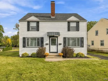 Property at 2 Matthew Lane, Cheektowaga, NY 14225