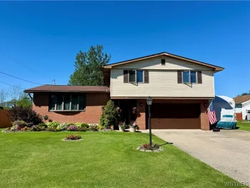 Property at 124 Gregory Pl, Grand Island, NY 14072