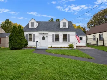 Property at 21 Parkwood Dr, DeWitt, NY 13057