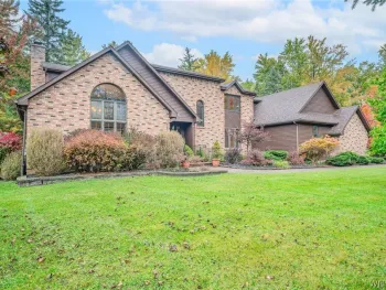 Property at 6 Willowbrook Drive, Orchard Park, NY 14127