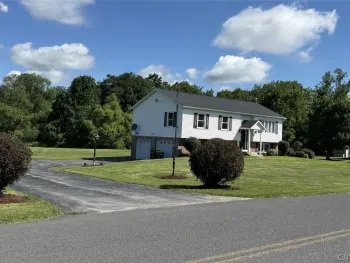 Property at 6905 Fairway Dr, Westmoreland, NY 13490