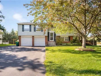 Property at 5300 Greenview Drive, Lockport Town, NY 14094